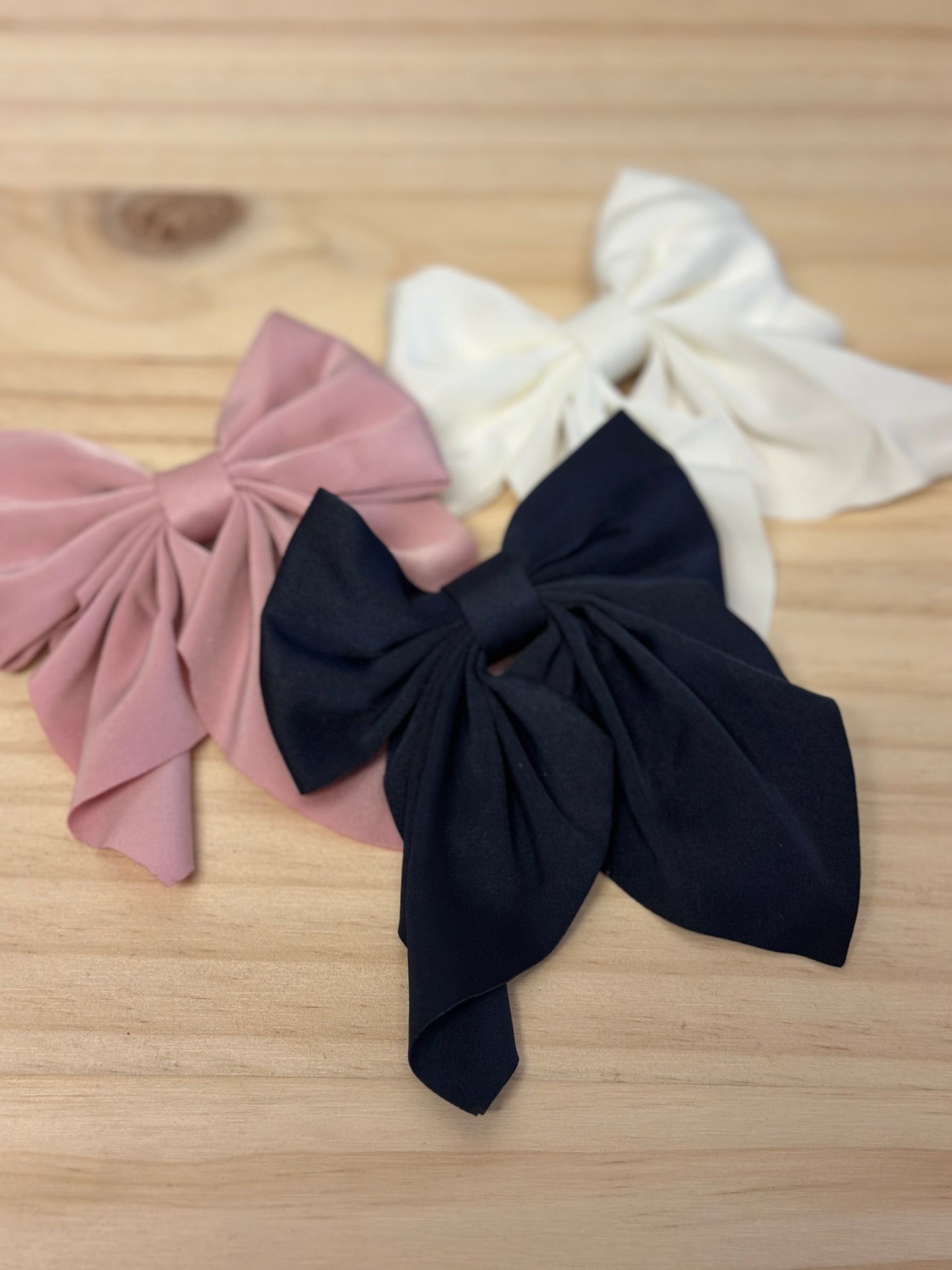 Midi Clip in Bow