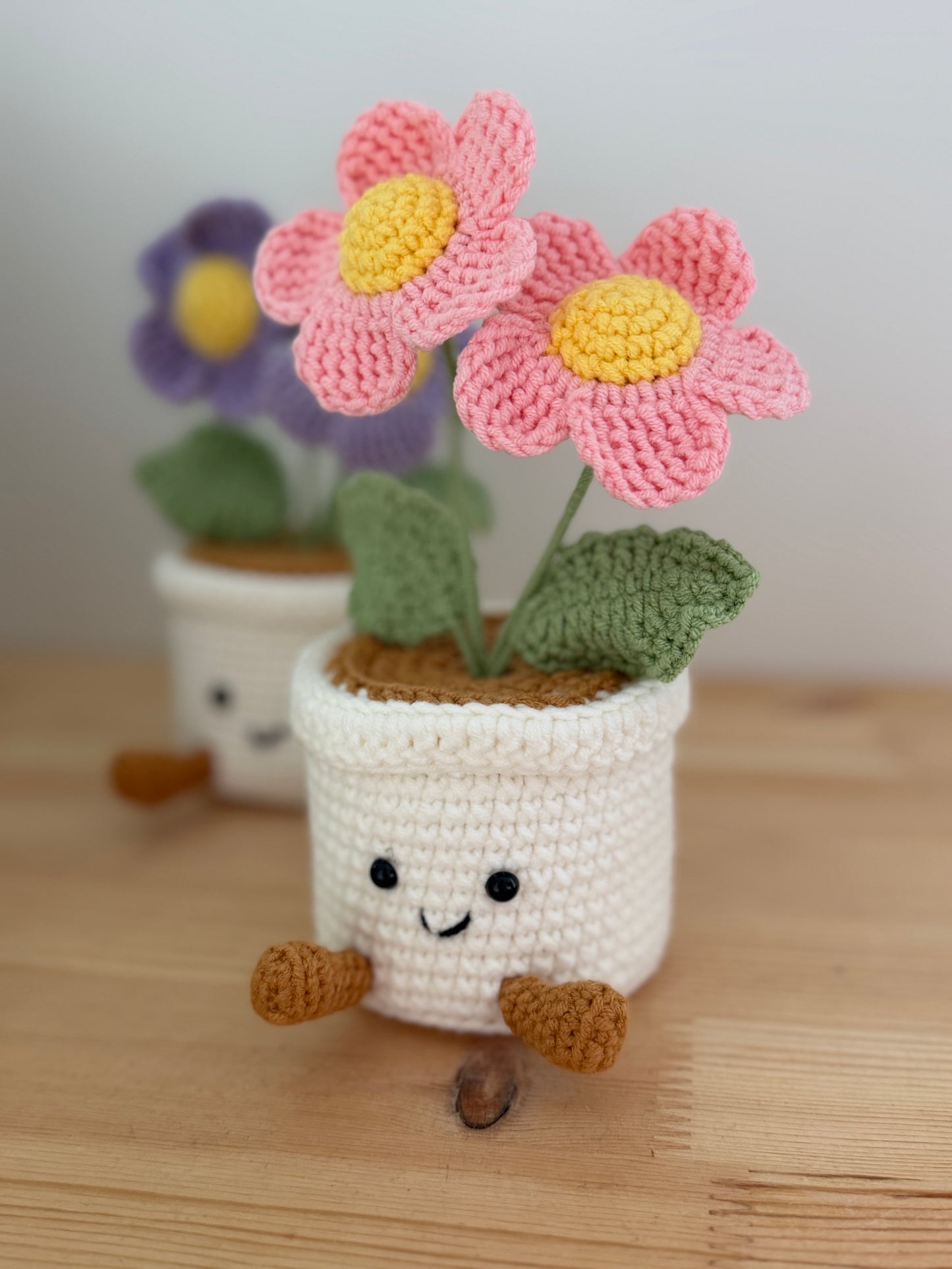 Smiley Pink Daisy Pot Amigurumi